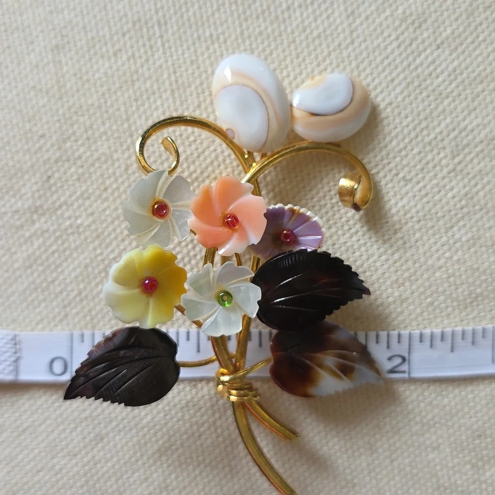 Vintage Darling Floral Multicolor Shell And Gold Tone Pin Brooch -